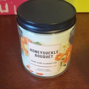 White Barn Honeysuckle Bouquet Candel